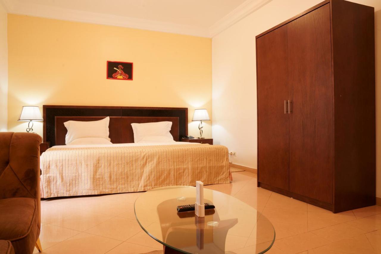 Hotel Le Feto à Dakar Extérieur photo