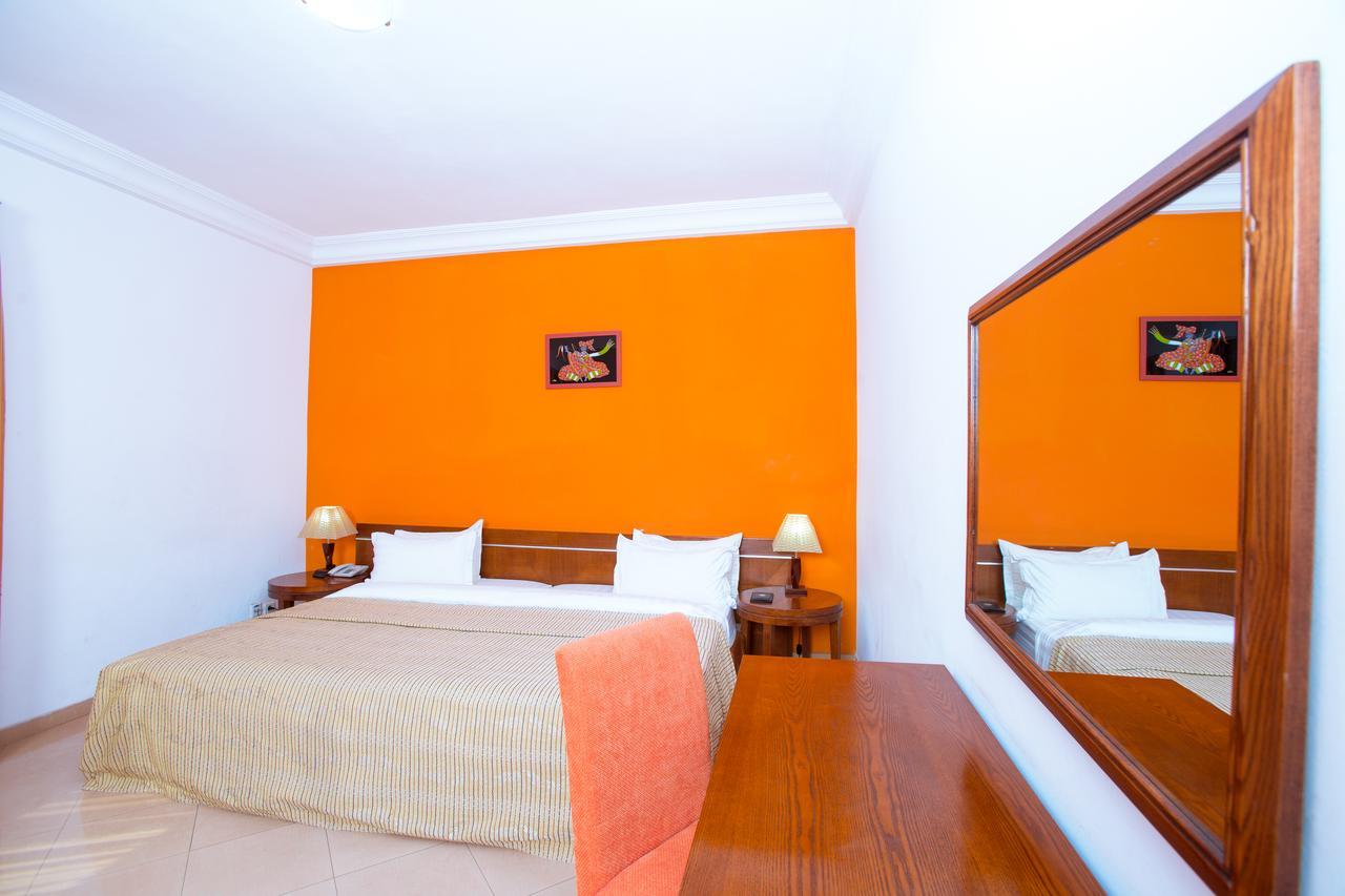 Hotel Le Feto à Dakar Extérieur photo