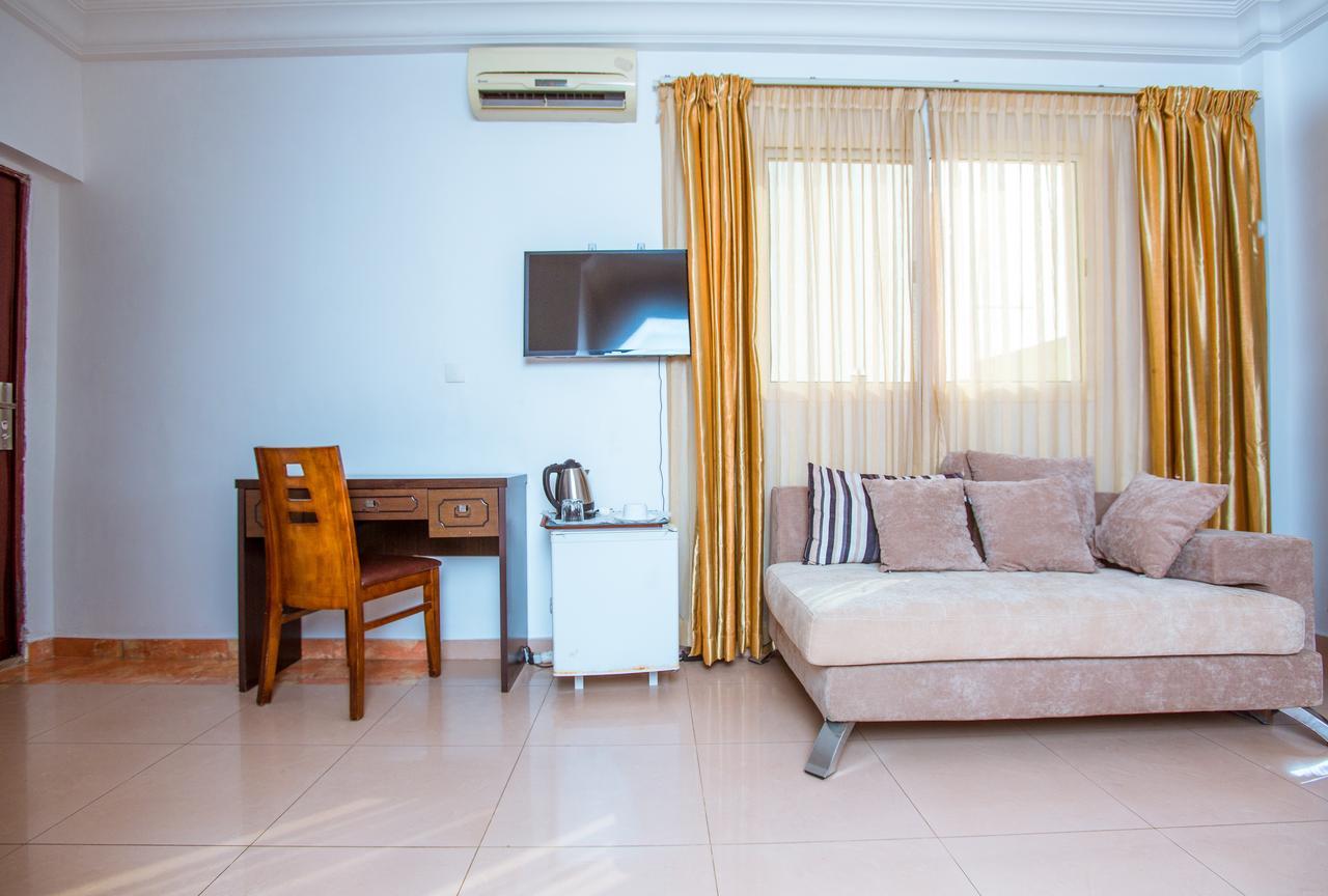 Hotel Le Feto à Dakar Extérieur photo